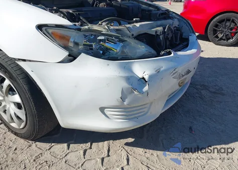 2005 Toyota Camry Le z USA, uszkodzony, nr VIN 4T1BE32K65U595880